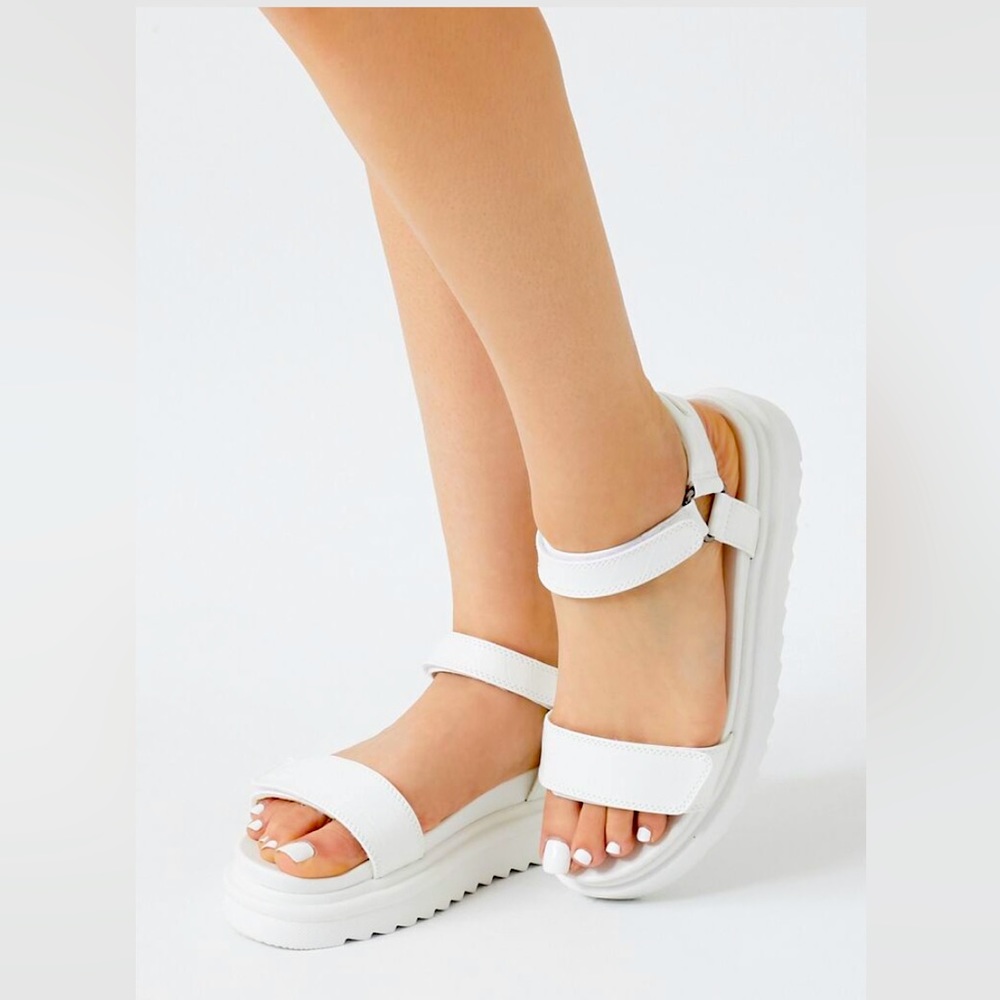 Forever 21 White Faux Croc Lug-Sole Sandals size 7.5